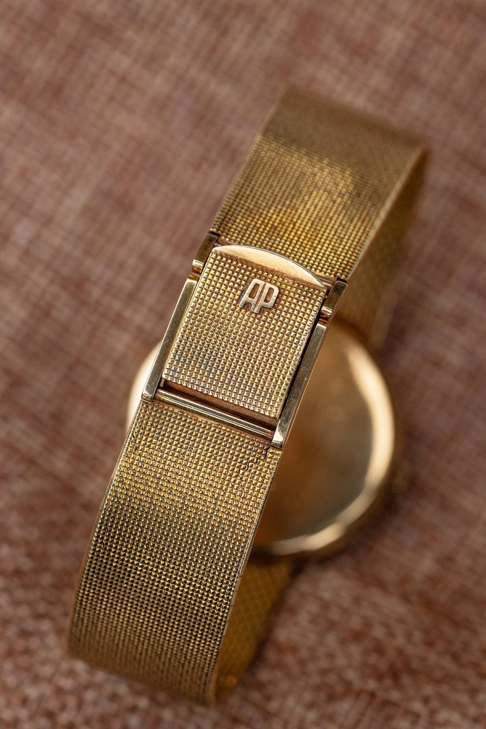 Audemars piguet automatic yellow gold ultra thin 1970 honeycomb